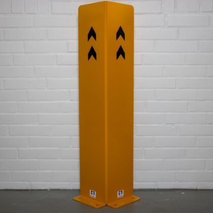 Bukket hjørne værn høj. Sikkerhedsgul. Pulverlakeret. sorte klistermærker. Synlighed