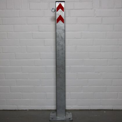 Stor pullert. Galvaniseret og med røde klistermærker