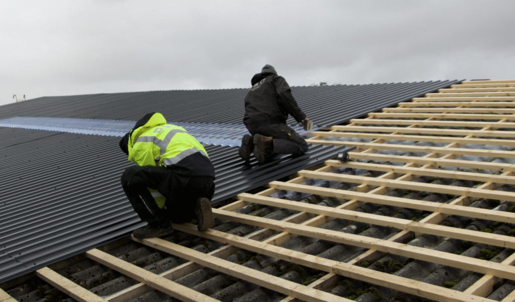 Ståltag over eksisterende utæt tag.